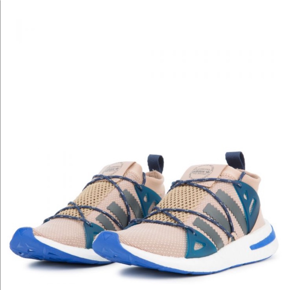 NWT ARKYN RUNNER SNEAKERS
Women – Ashpea/Grefiv/Nobind